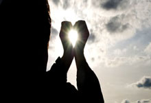 米兰体育官网-绝境魔人！哈兰德补时绝杀封神，一己之力改写英超争冠格局