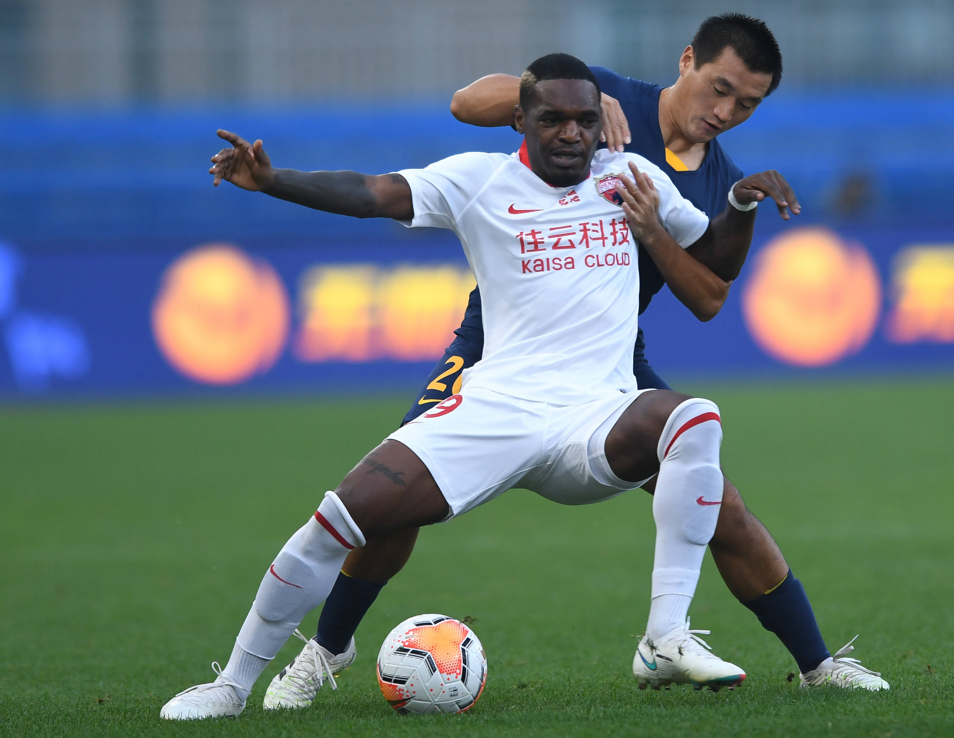 广州富力主场不敌深圳佳兆业，失去主场优势