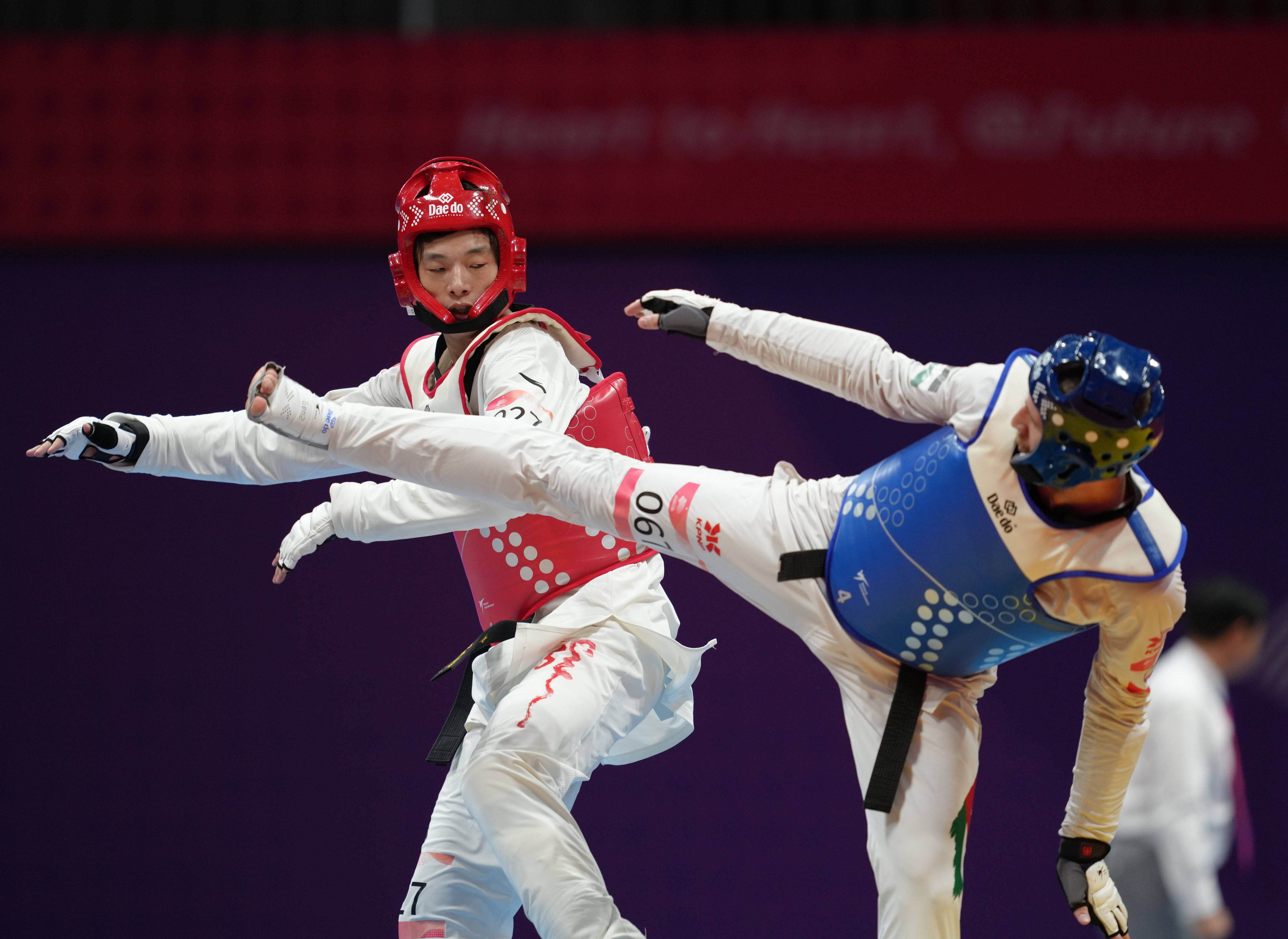 泰国选手取得跆拳道比赛亚军