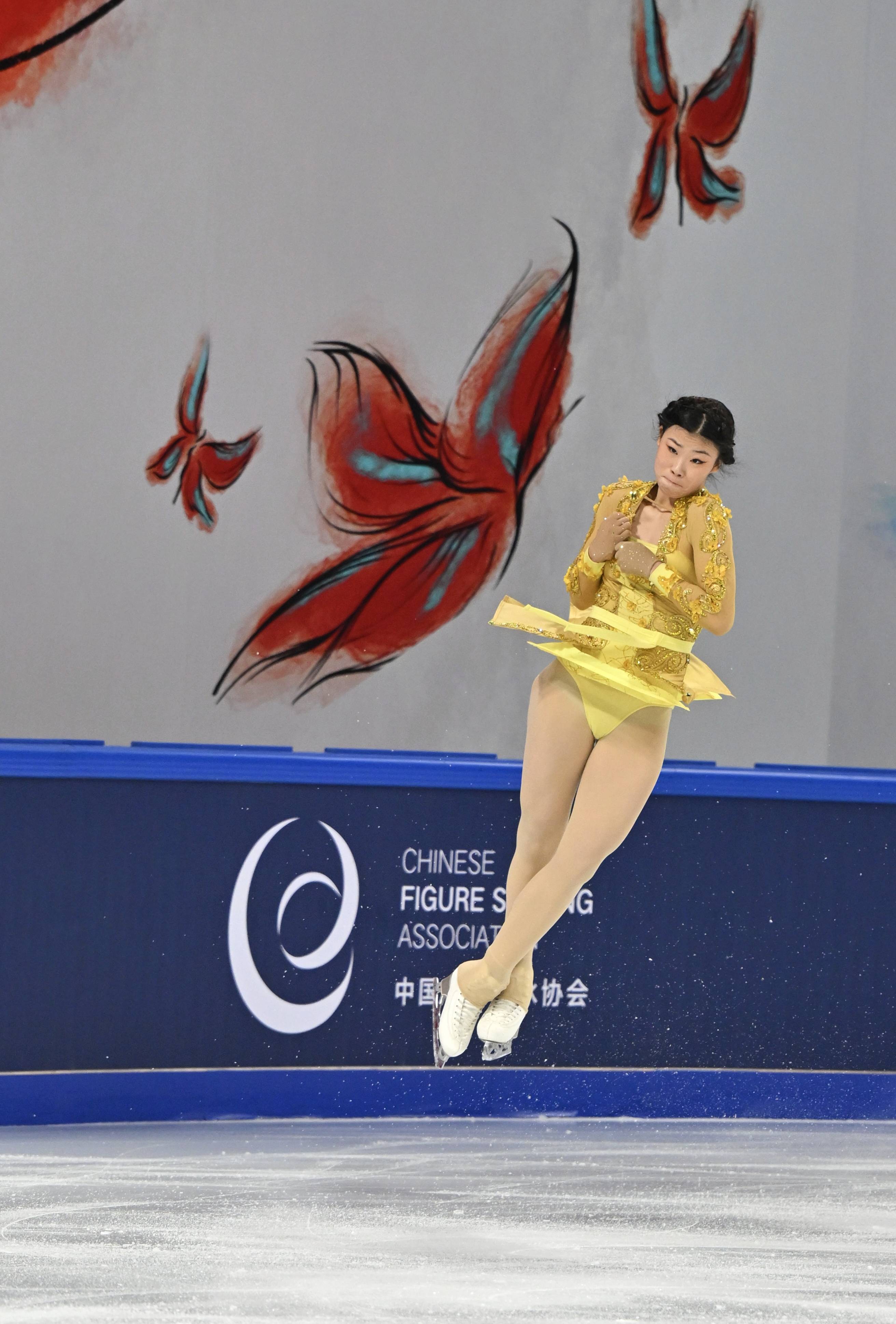 冰上飘逸花滑赛,优雅身姿尽显高水准 冰上飘逸花滑赛,优雅身姿尽显高水准