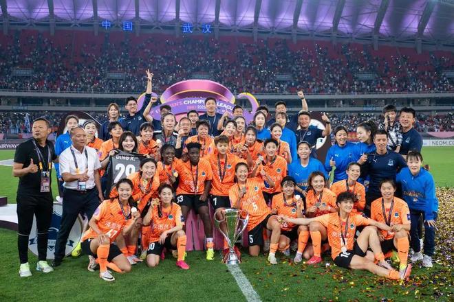 中国女足队再次获得足球世界杯冠军
