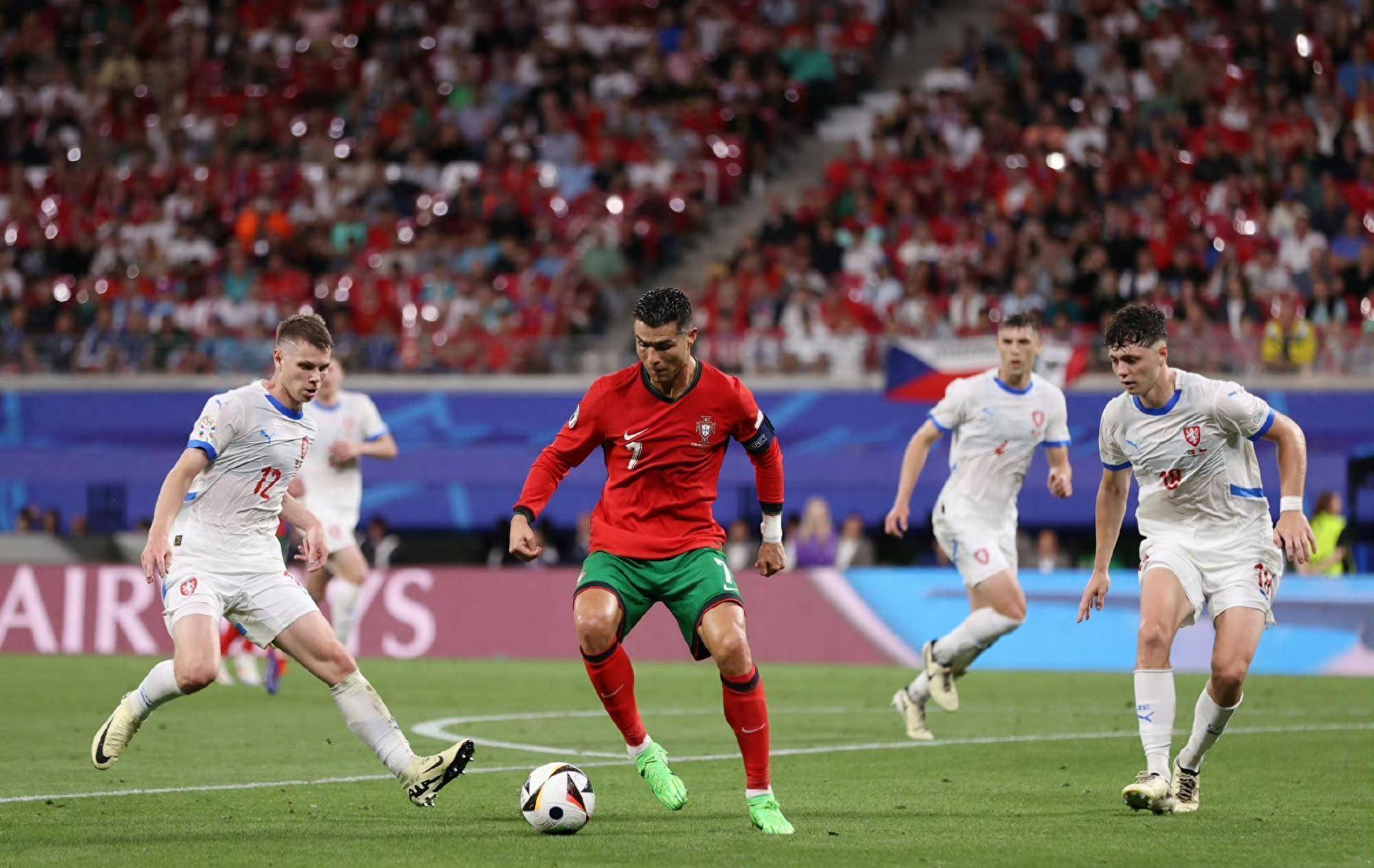 荷兰横扫捷克，闯入欧洲杯半决赛