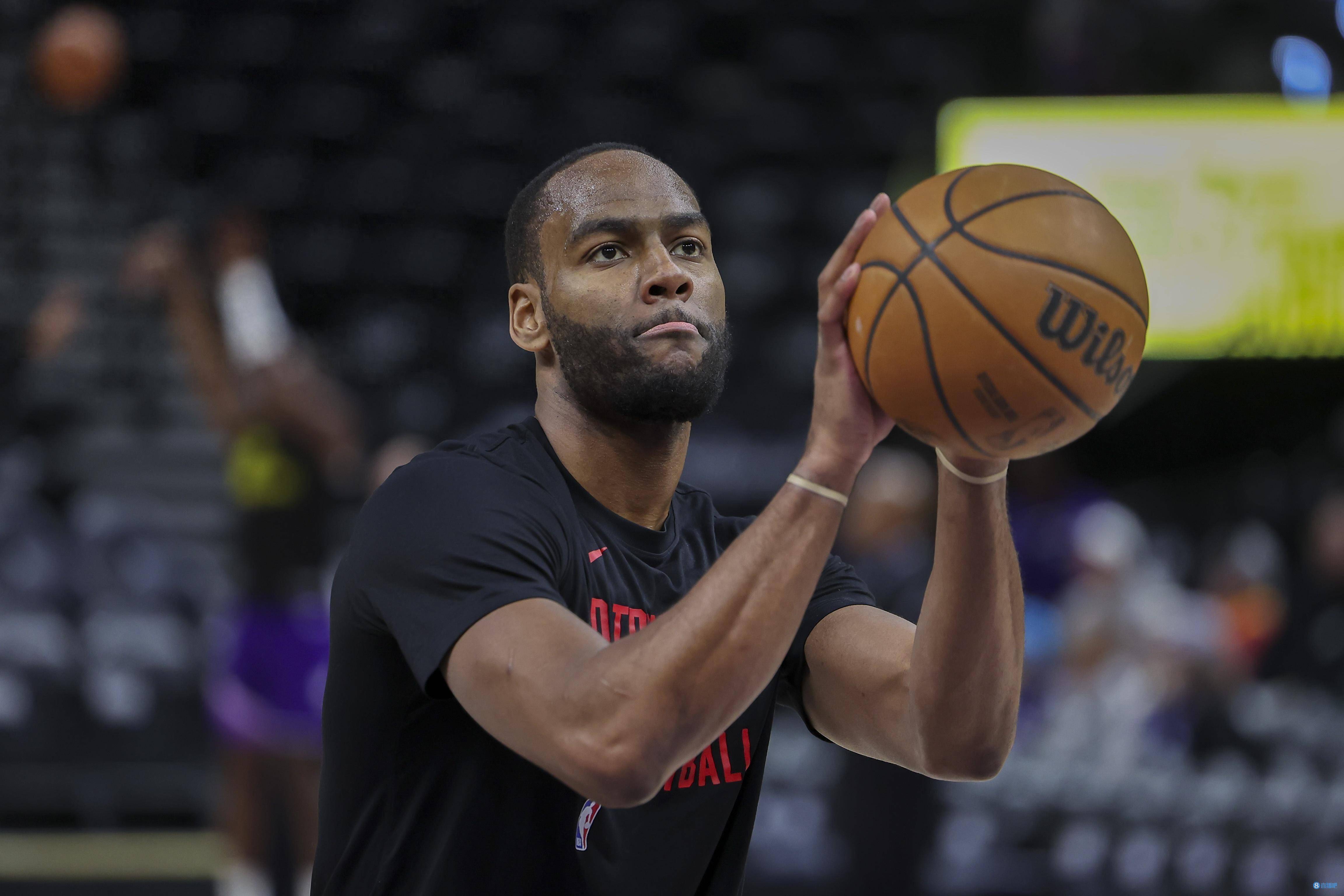 76人逆转活塞，赢得关键胜利