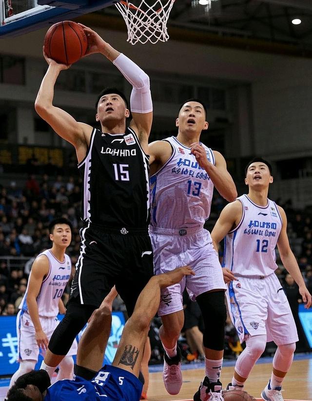 辽宁男篮战胜四川队