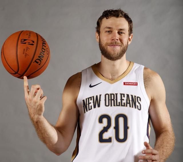 加拿大队未来计划首次亮相跨国联队深夜加练的简单介绍