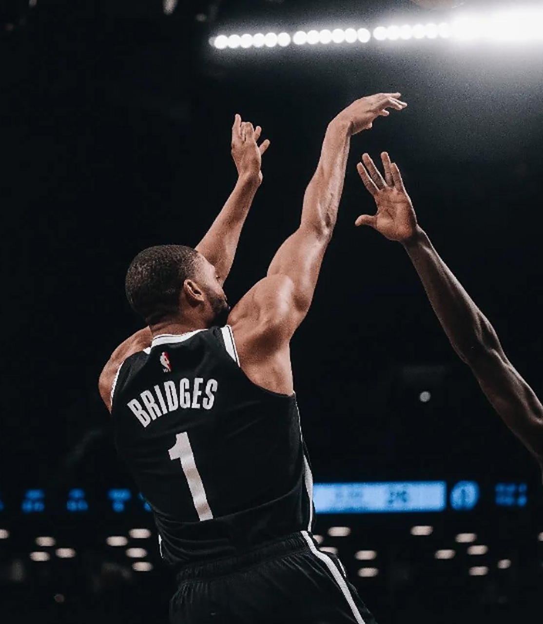 篮网阻击黄蜂,内线上增辅助较量 篮网阻击黄蜂,内线上增辅助较量