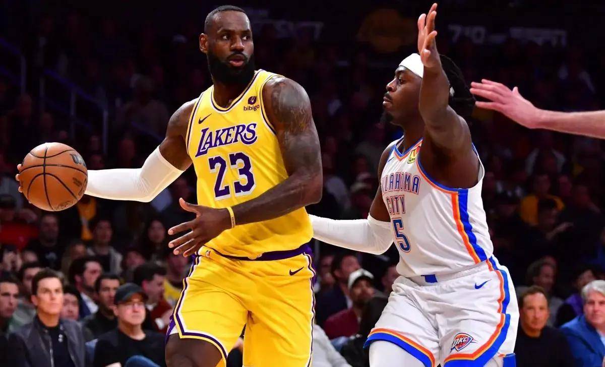 詹姆斯领衔湖人夺取胜利