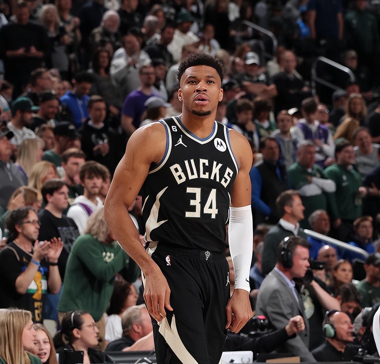 勇士击败湖人，格林助攻创生涯新高