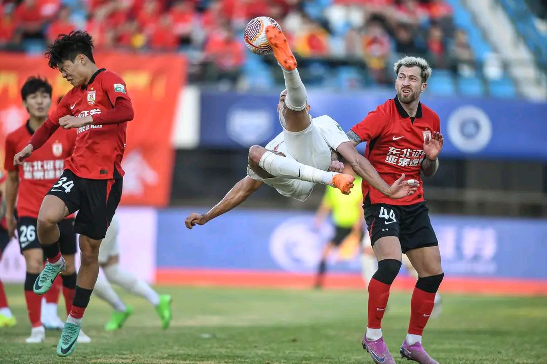 包含豪门对决,球场激战一触即发的词条 包含豪门对决,球场激战一触即发的词条